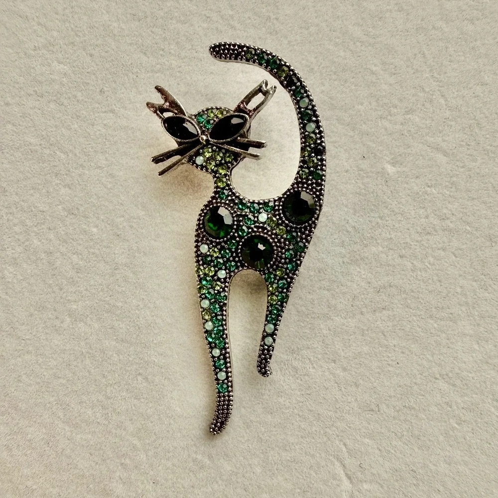 Green Rhinestone Cat Brooch Silver Tone Crystal Feline Animal Statement Pin New